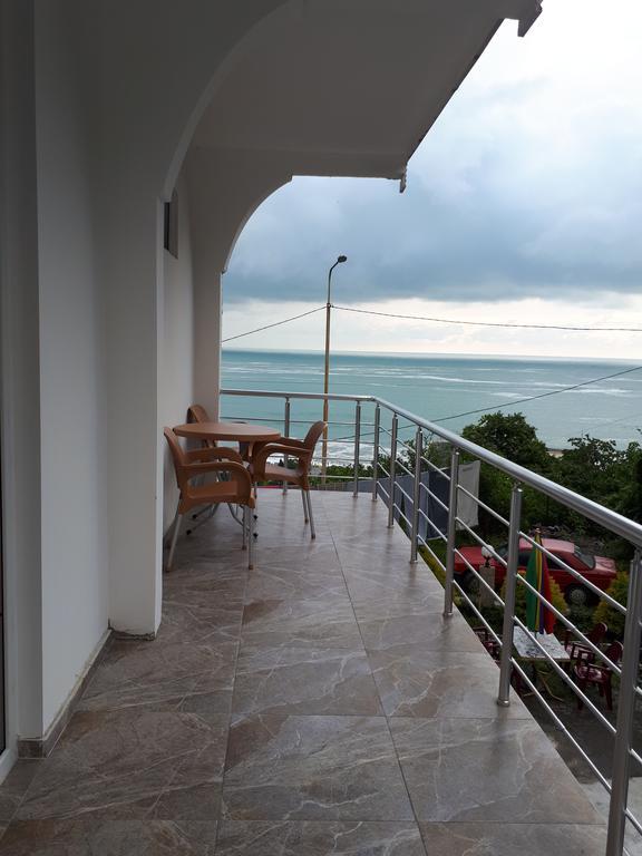 Rezo'S House Hotel Kvariati Buitenkant foto