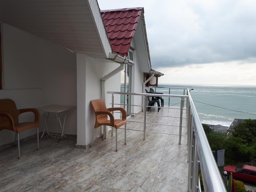 Rezo'S House Hotel Kvariati Buitenkant foto