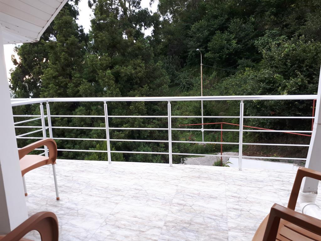 Rezo'S House Hotel Kvariati Buitenkant foto