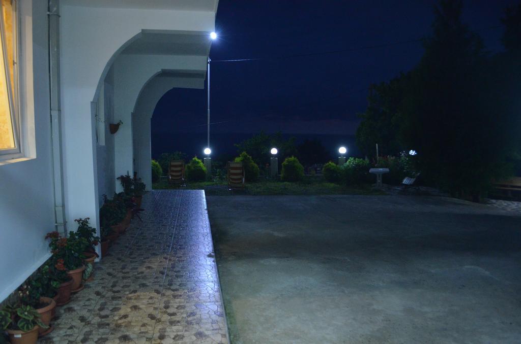 Rezo'S House Hotel Kvariati Buitenkant foto