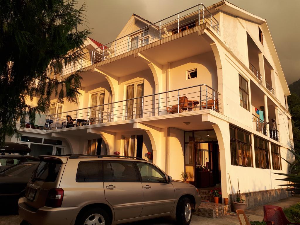 Rezo'S House Hotel Kvariati Buitenkant foto